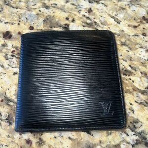 Men’s Louis Vuitton black Epi bifold wallet